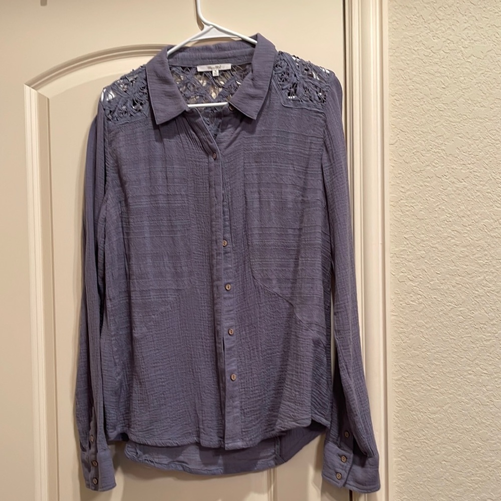 MISS ME size MEDIUM women’s button down